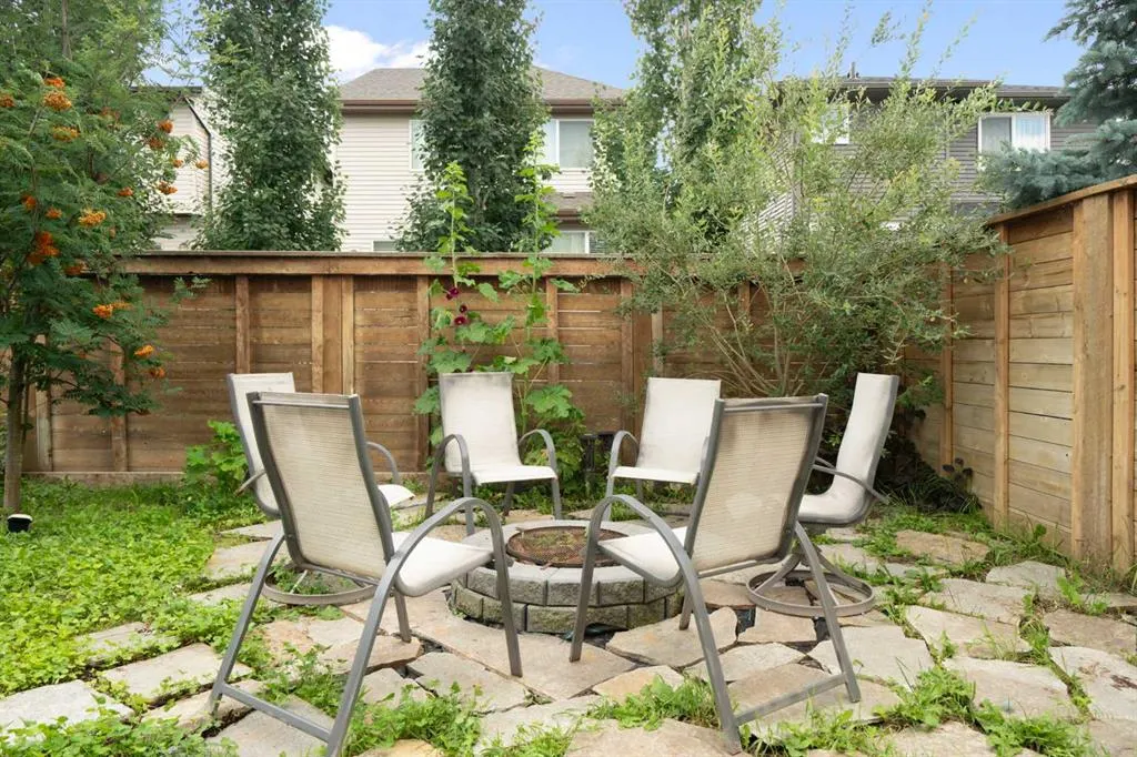 21 Walden Way SE