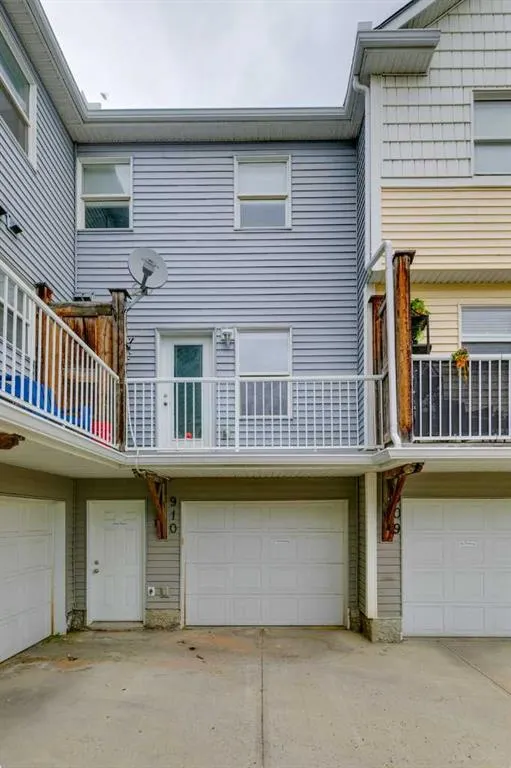 910 Prairie Sound Circle NW