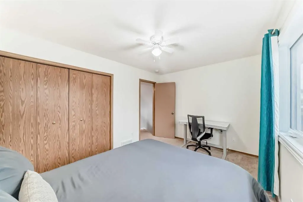 372 Arbour Grove Close NW