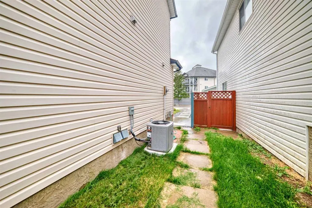 372 Arbour Grove Close NW