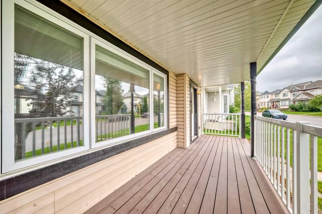 372 Arbour Grove Close NW