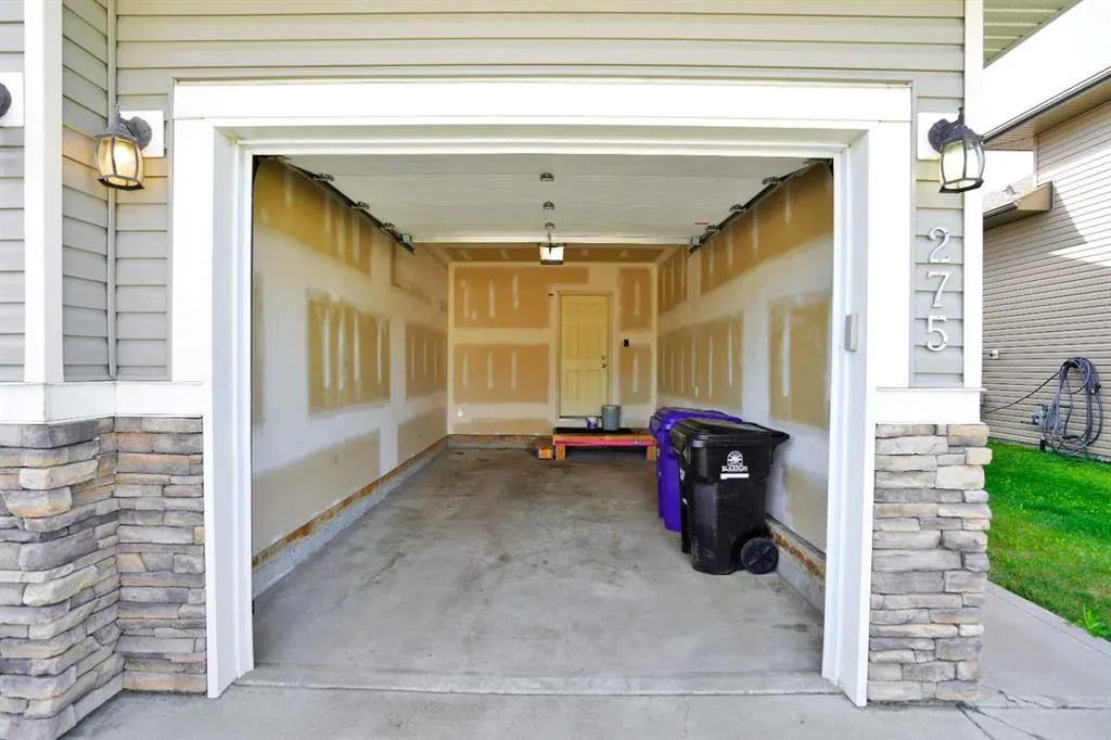 275 Cedar Square
