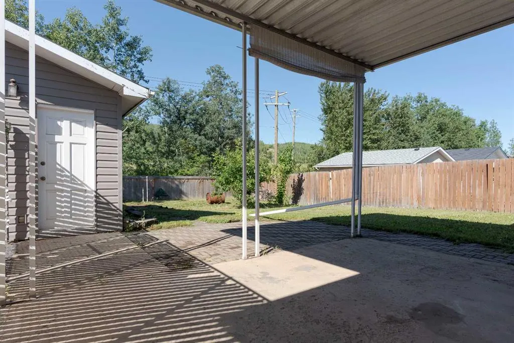 32 Moberly Crescent