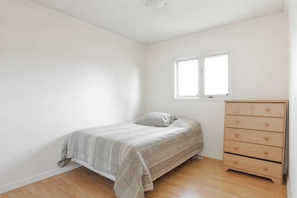 32 Moberly Crescent