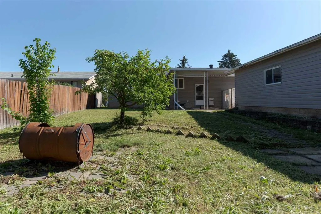 32 Moberly Crescent