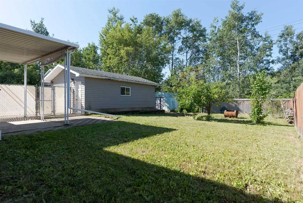 32 Moberly Crescent