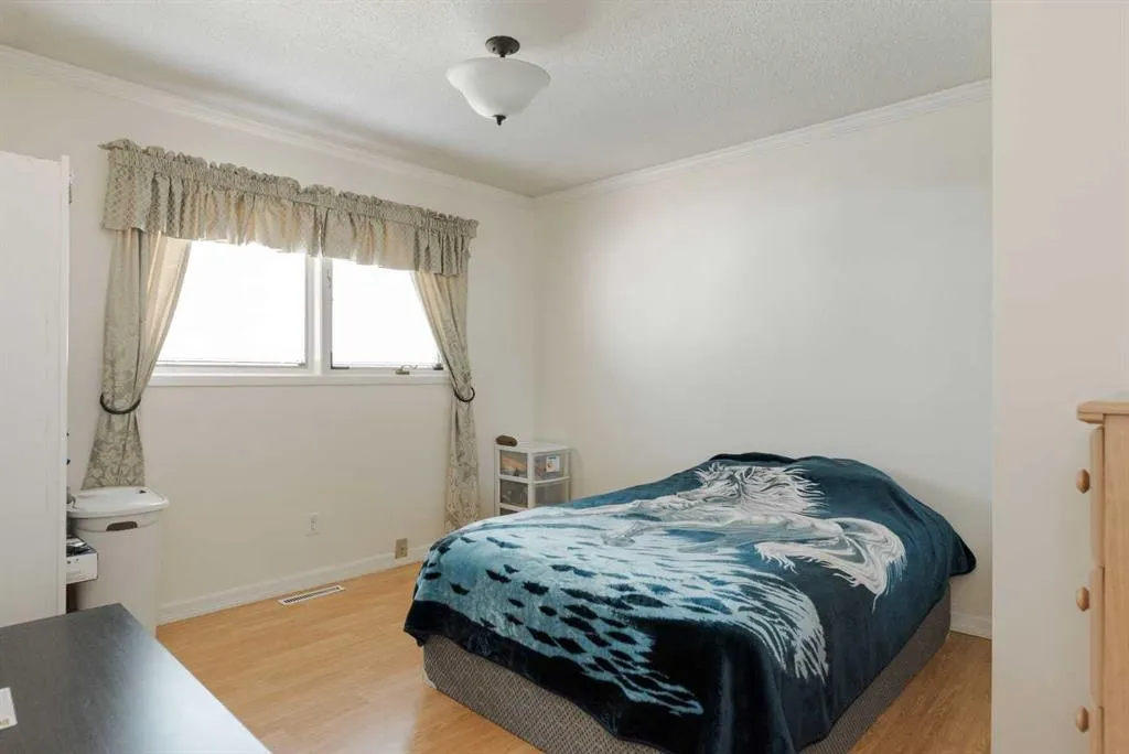 32 Moberly Crescent