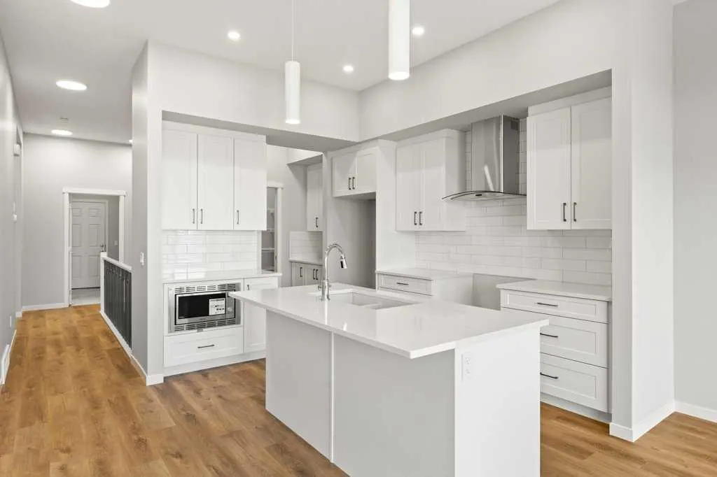 108 Monterey Bay SE