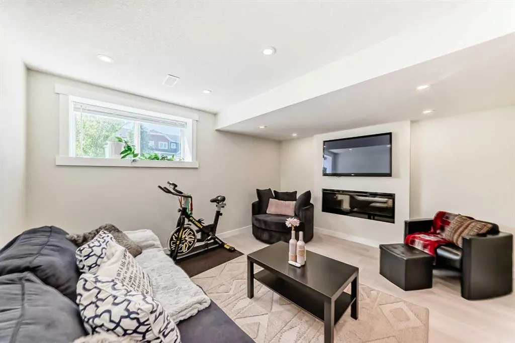 154 Chinook Gate Boulevard