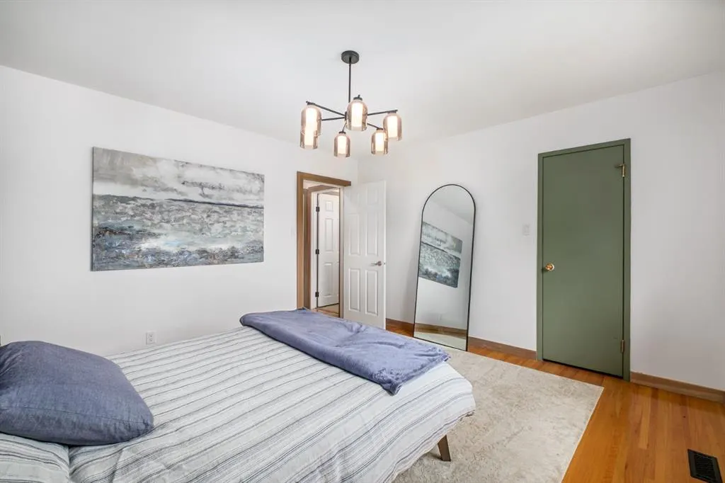 5104 Vallance Crescent NW