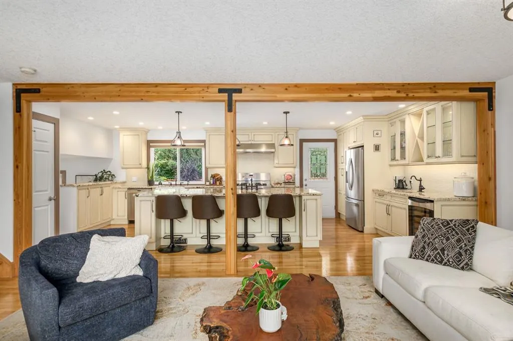 5104 Vallance Crescent NW