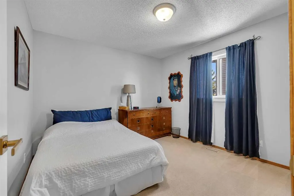 812 Diamond Court SE