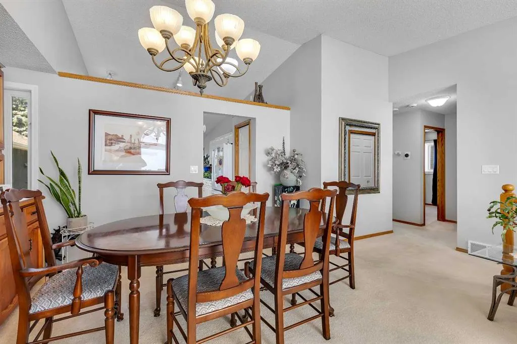 812 Diamond Court SE