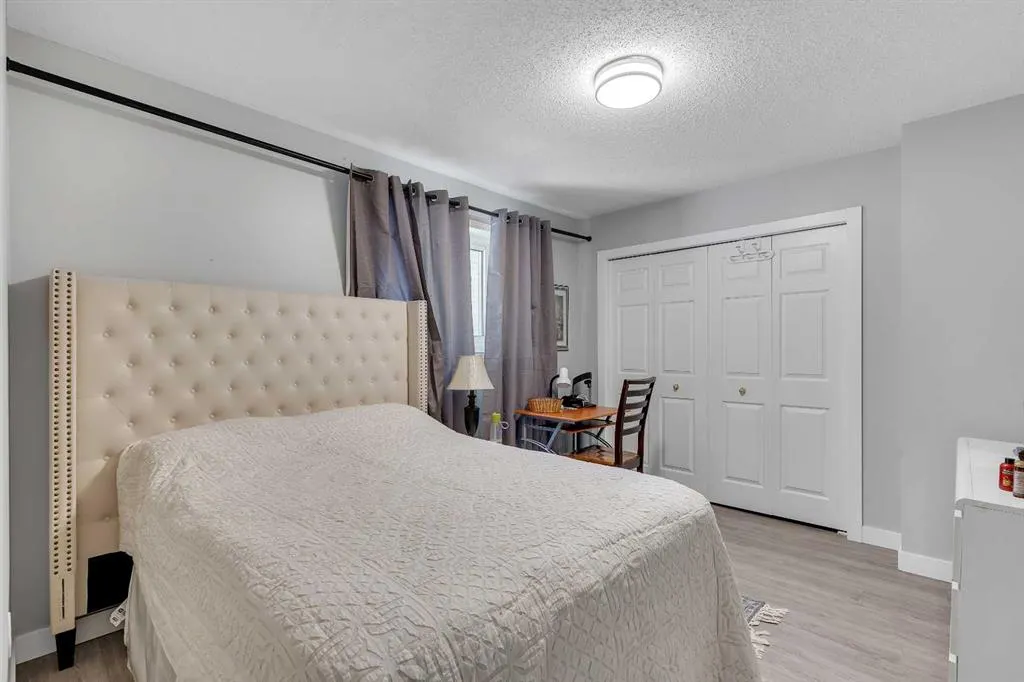 812 Diamond Court SE
