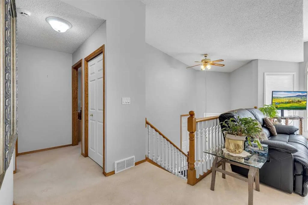 812 Diamond Court SE