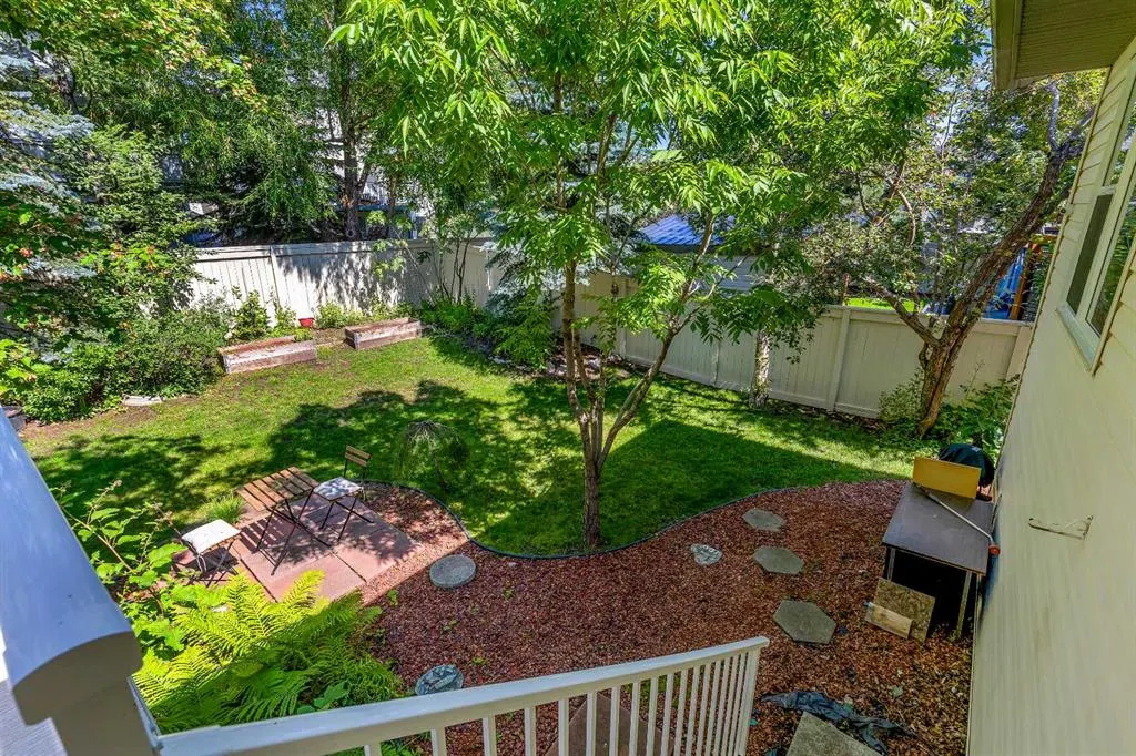 812 Diamond Court SE