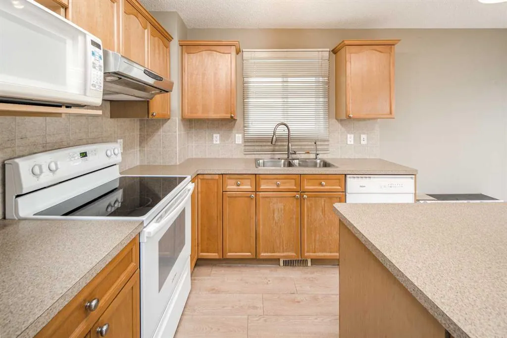 143 Covepark Green NE
