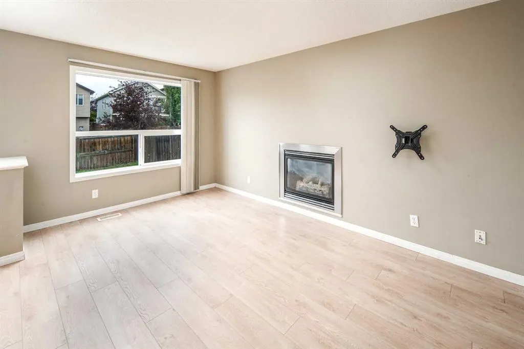 143 Covepark Green NE