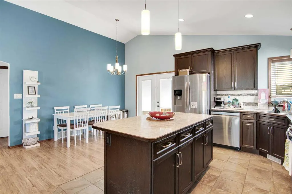 38 Woodbine Avenue NW