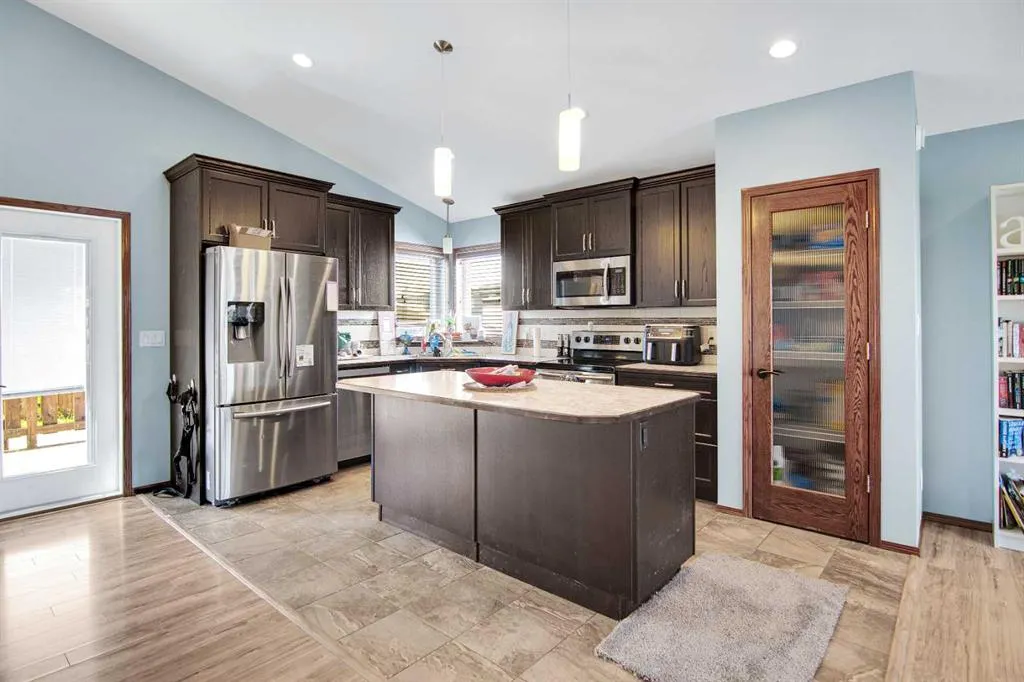 38 Woodbine Avenue NW
