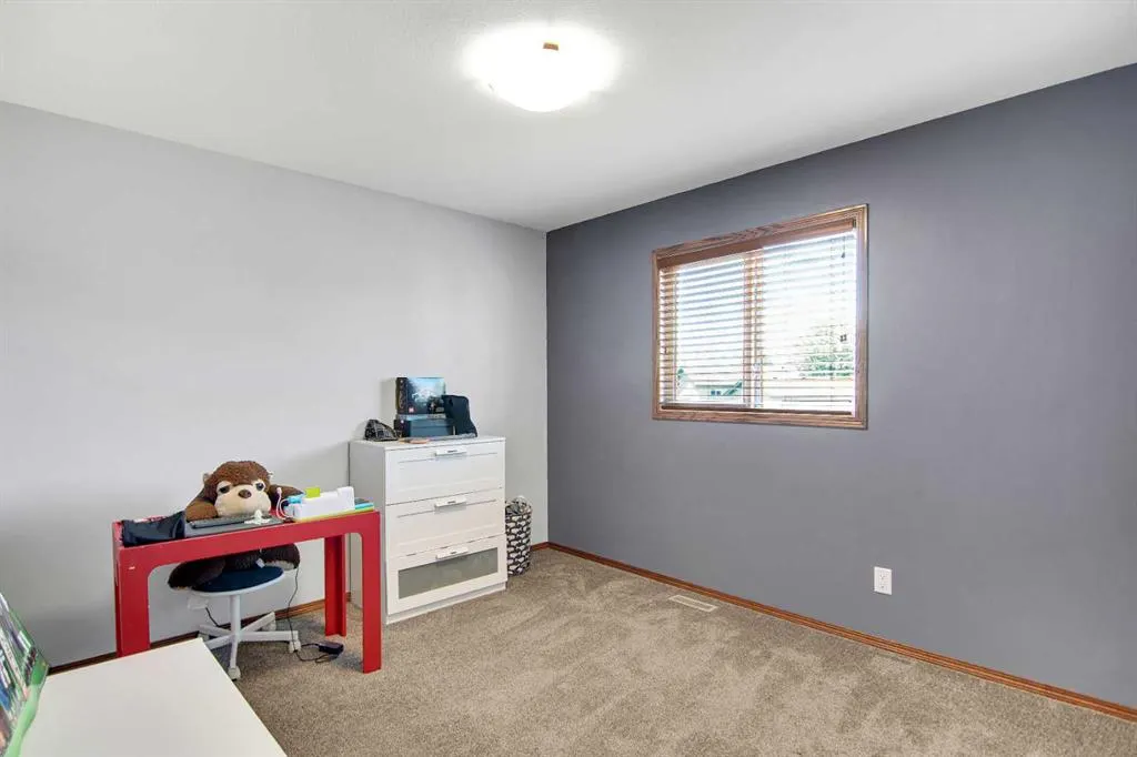 38 Woodbine Avenue NW