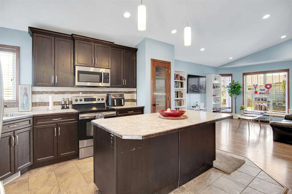 38 Woodbine Avenue NW