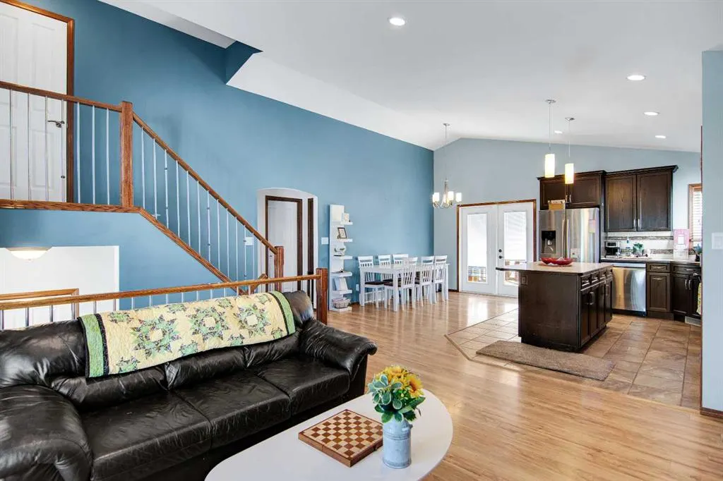 38 Woodbine Avenue NW
