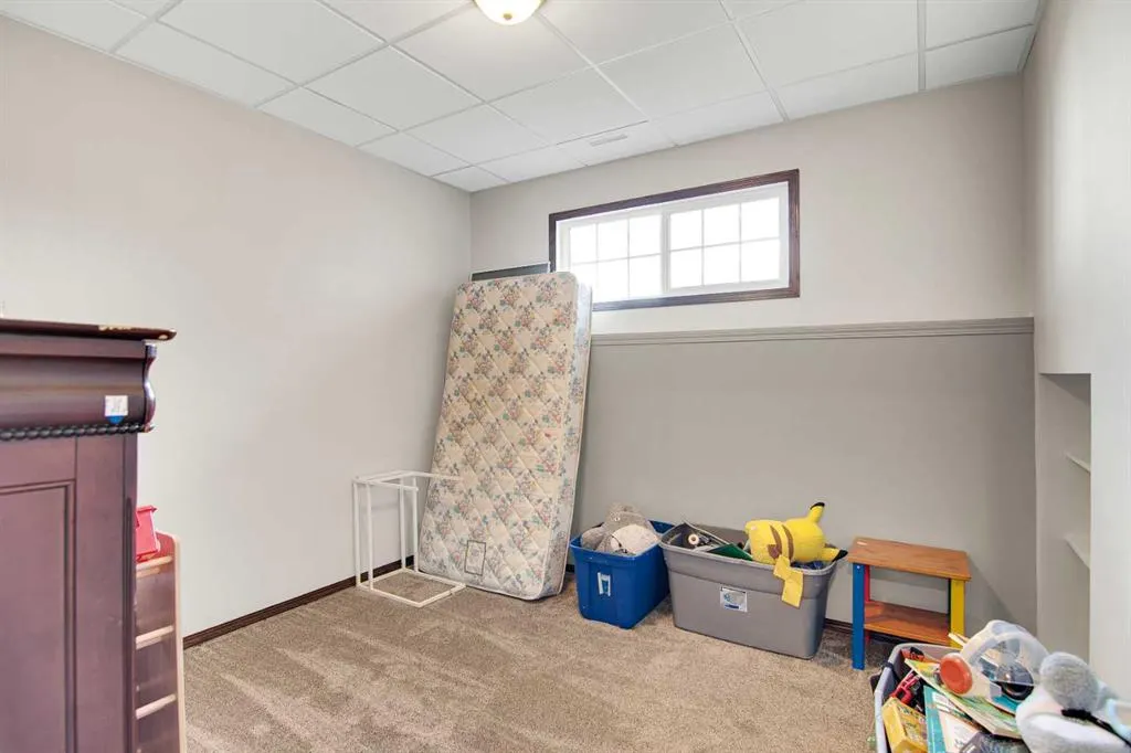 38 Woodbine Avenue NW