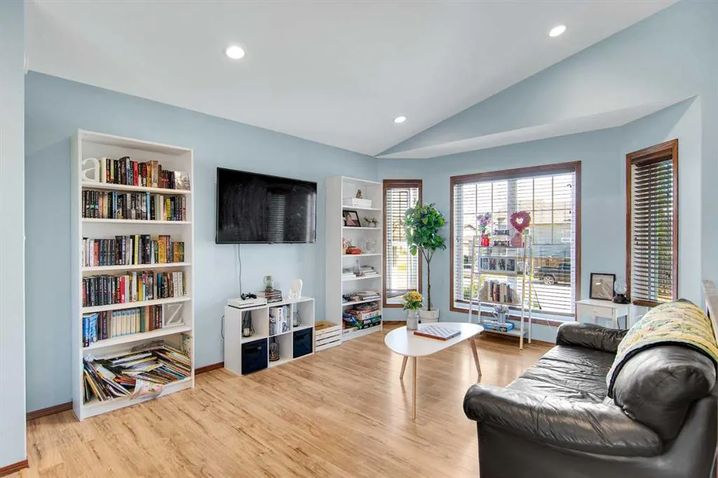 38 Woodbine Avenue NW