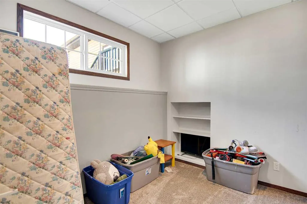 38 Woodbine Avenue NW