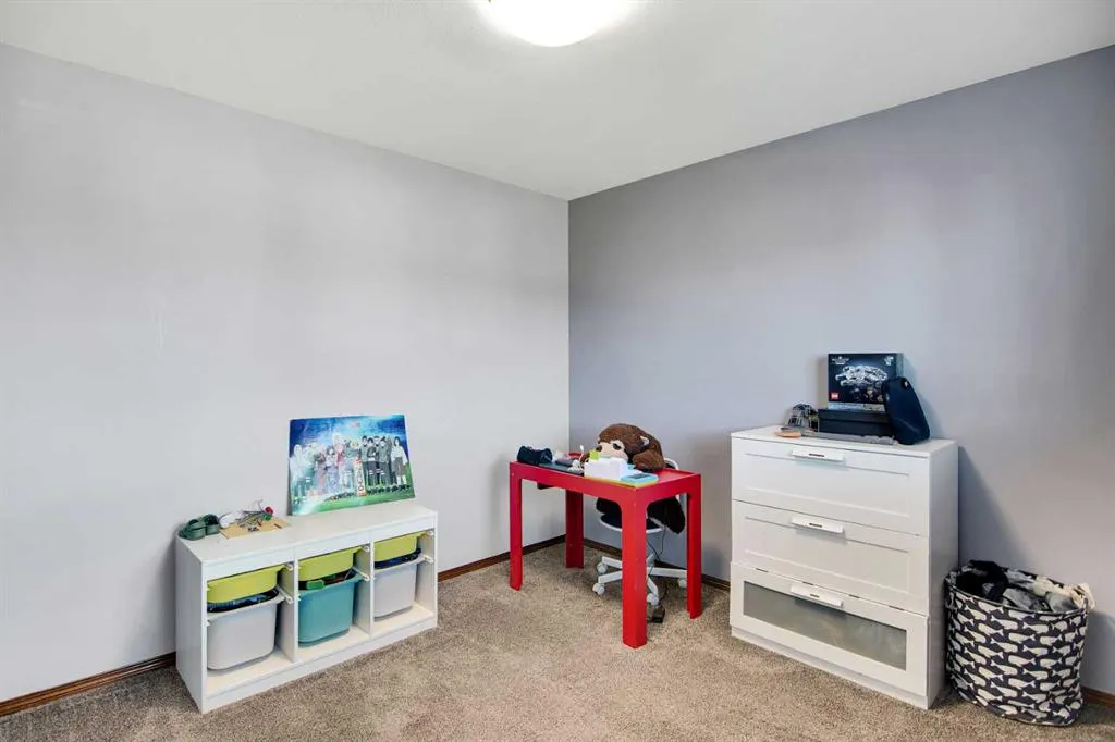 38 Woodbine Avenue NW
