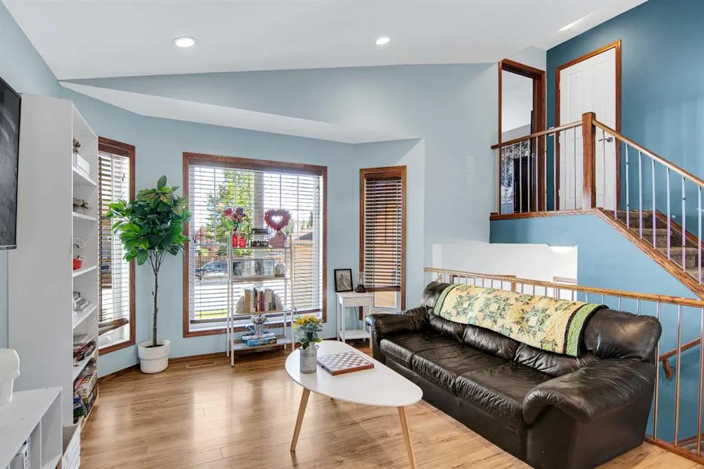 38 Woodbine Avenue NW