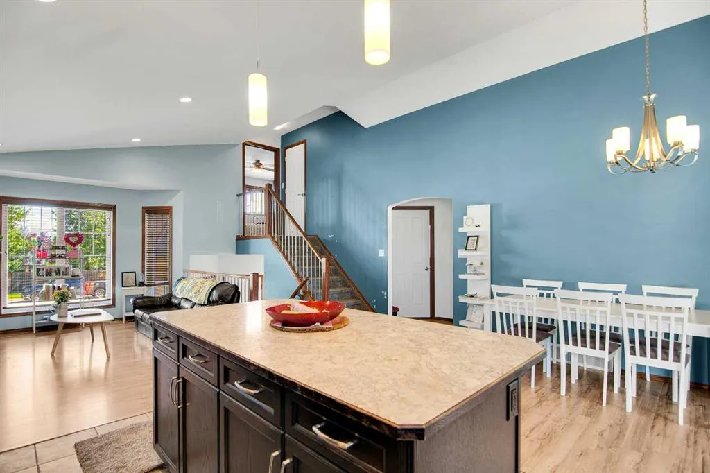 38 Woodbine Avenue NW