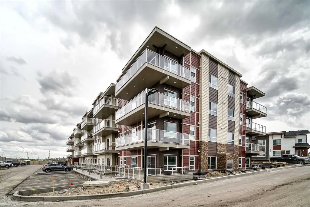 300 Harvest Hills Place NE, #215