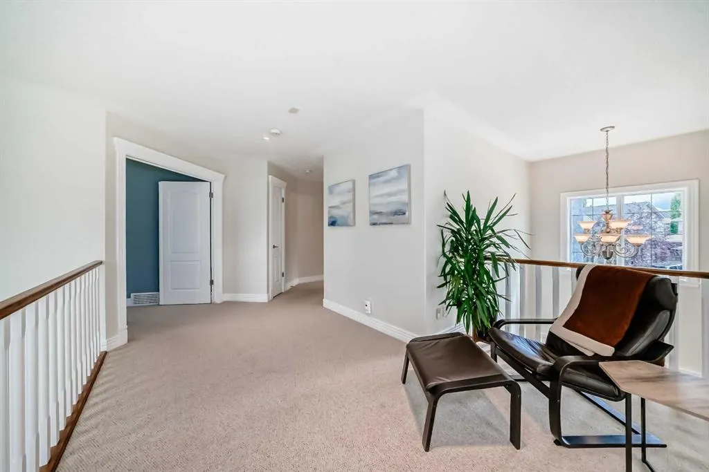 35 Cougar Ridge View SW