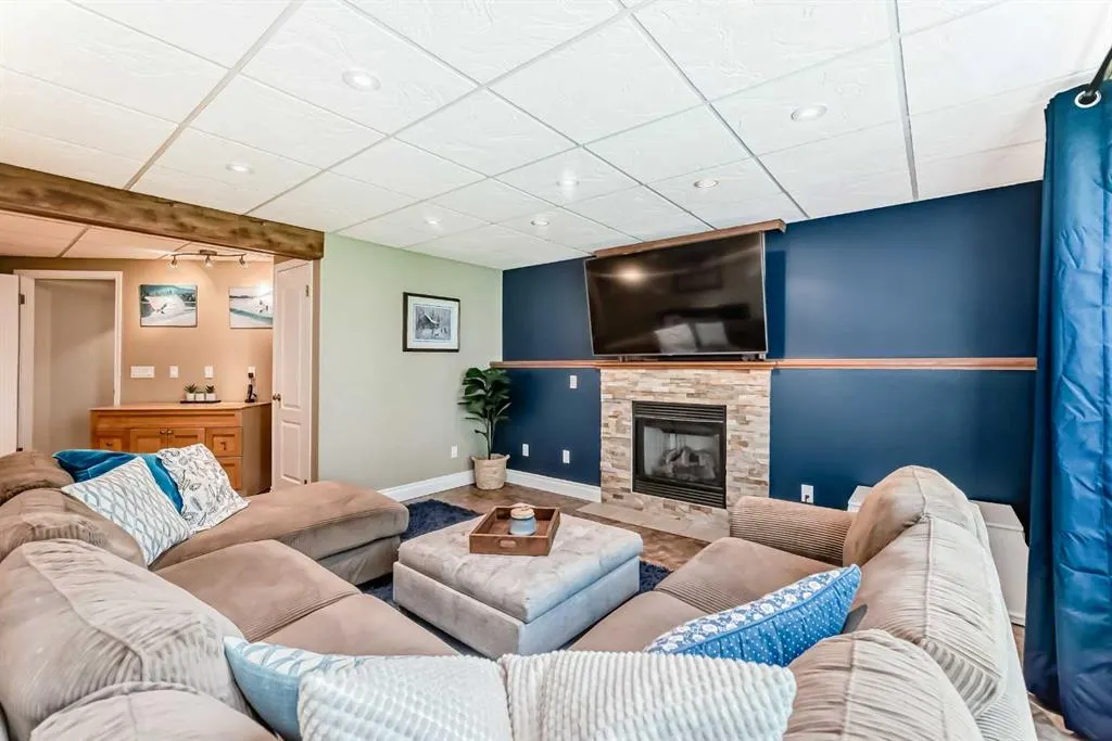 35 Cougar Ridge View SW