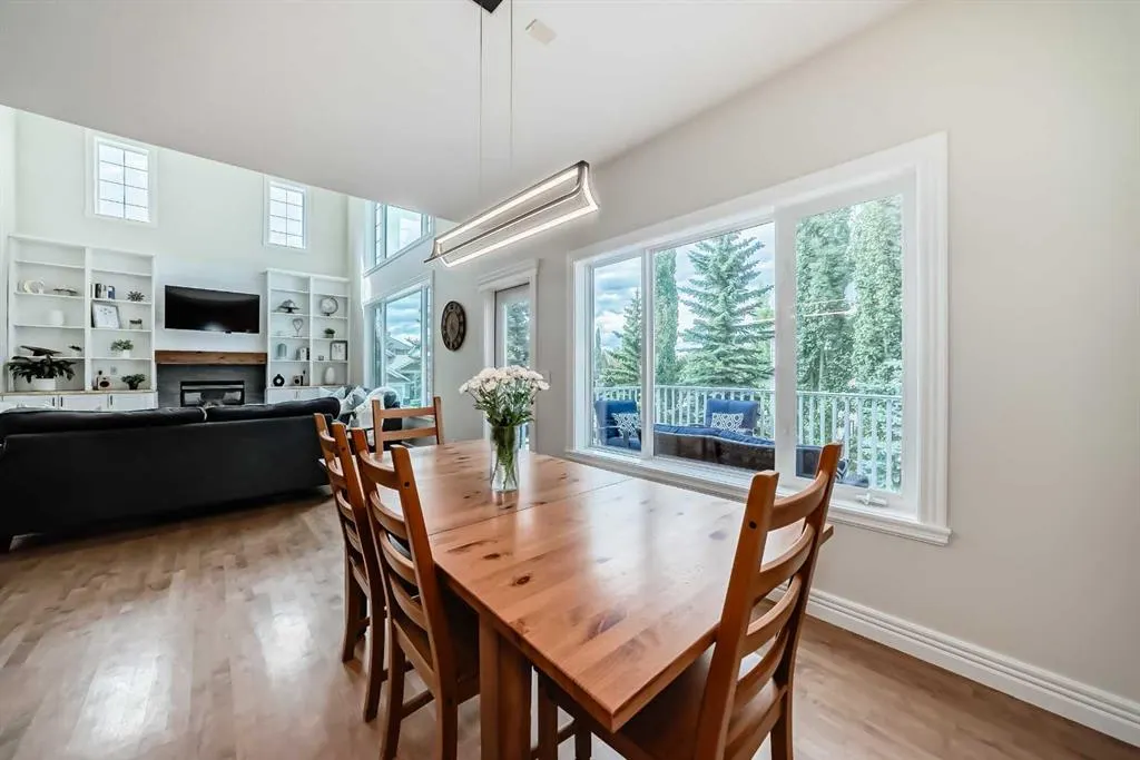 35 Cougar Ridge View SW