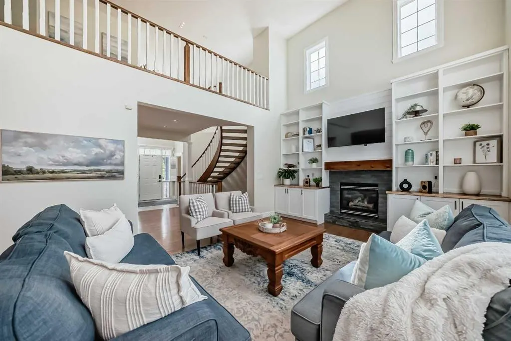 35 Cougar Ridge View SW
