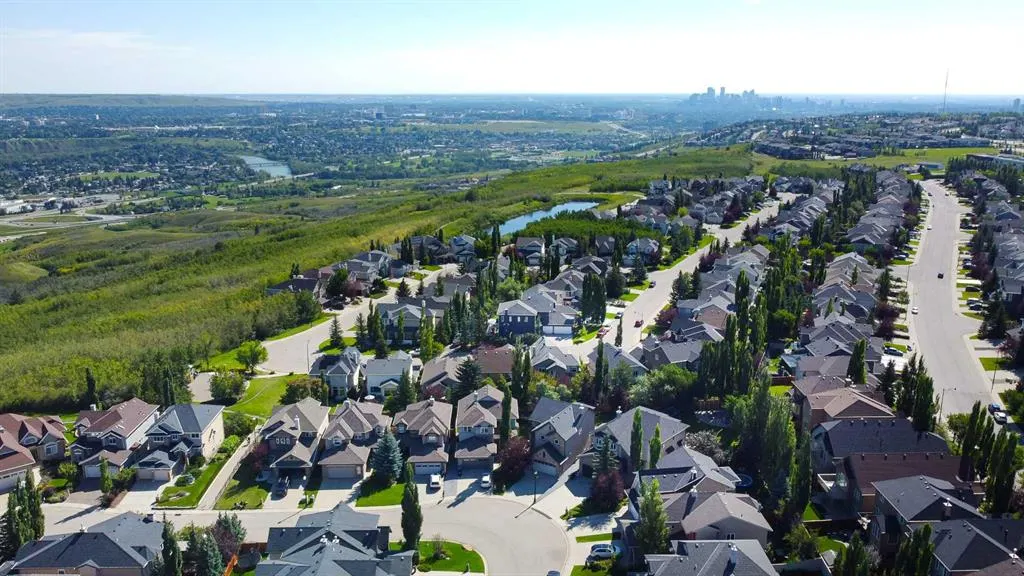 35 Cougar Ridge View SW