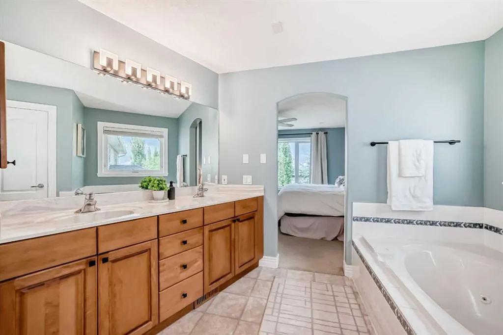 35 Cougar Ridge View SW