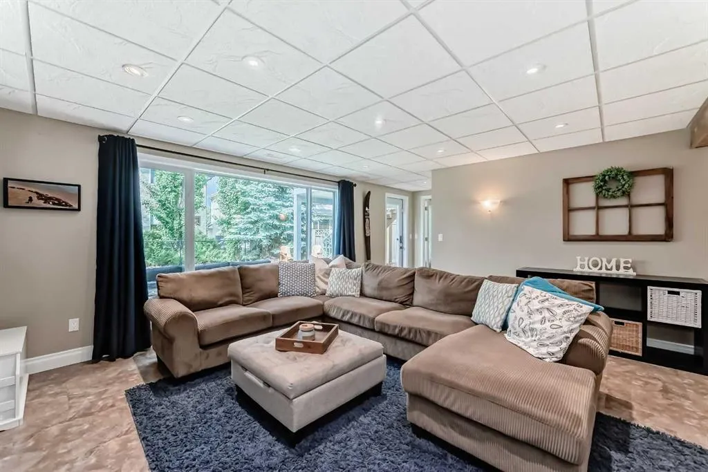 35 Cougar Ridge View SW