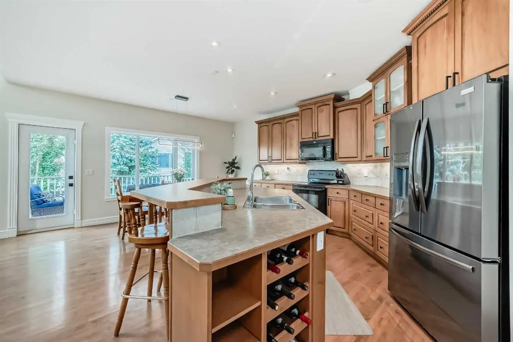 35 Cougar Ridge View SW