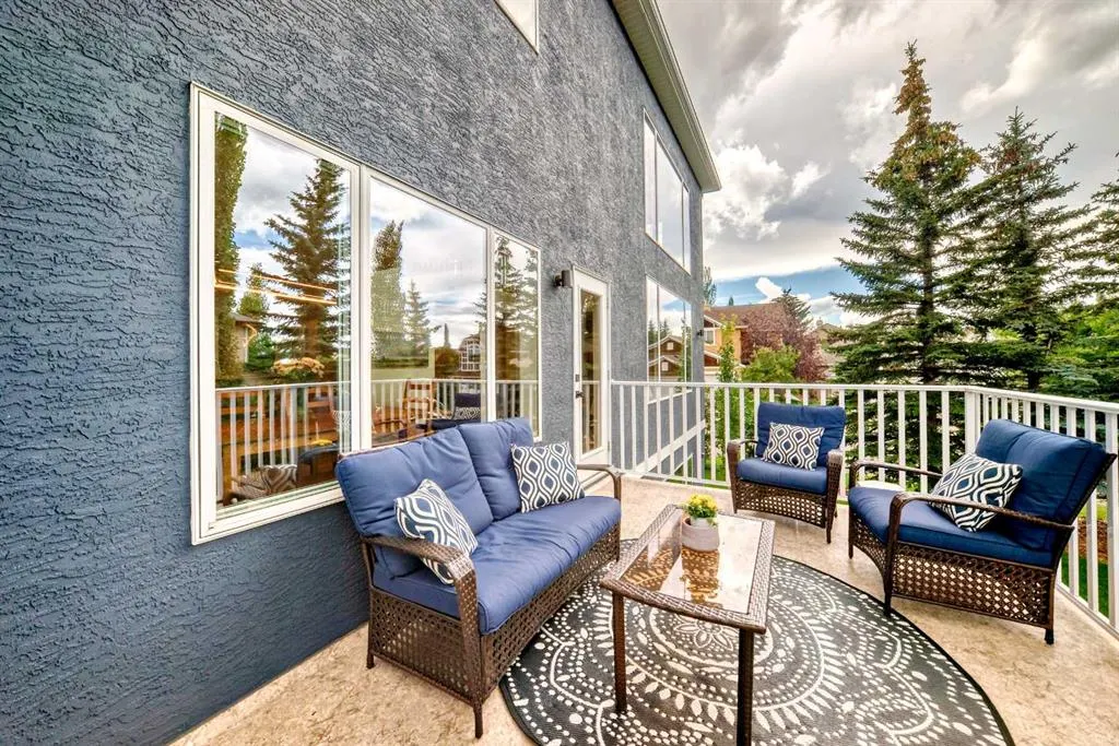 35 Cougar Ridge View SW