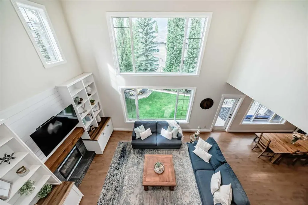 35 Cougar Ridge View SW