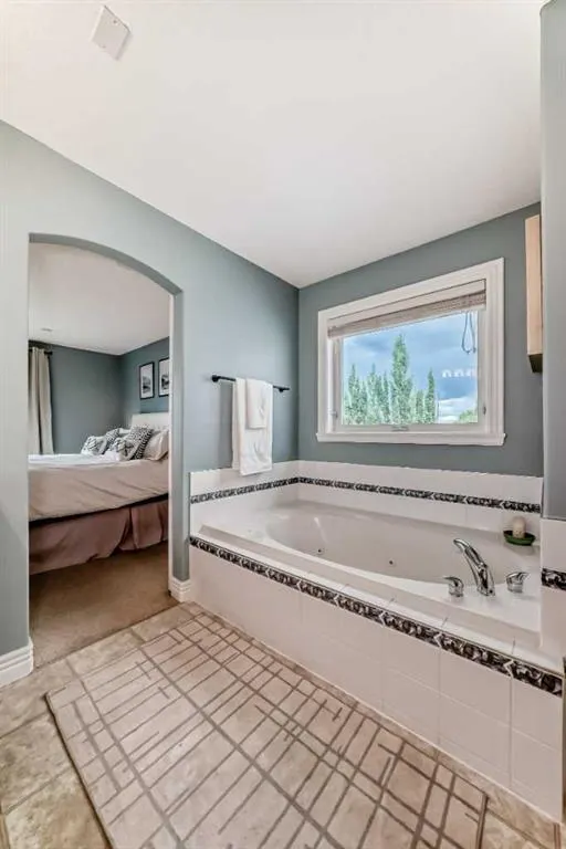 35 Cougar Ridge View SW