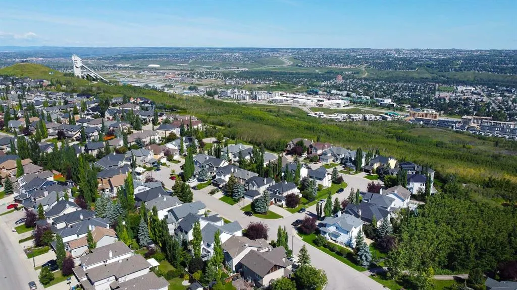 35 Cougar Ridge View SW