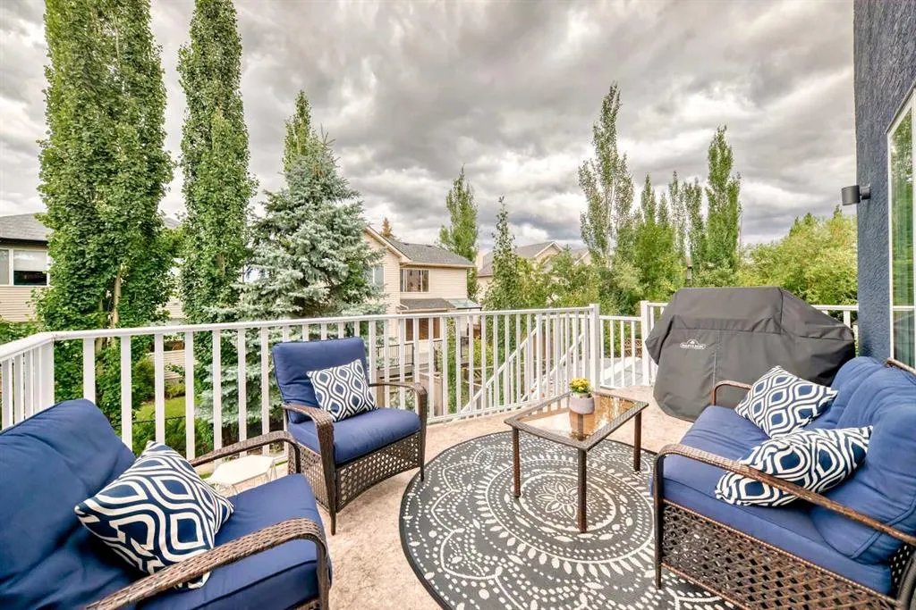 35 Cougar Ridge View SW