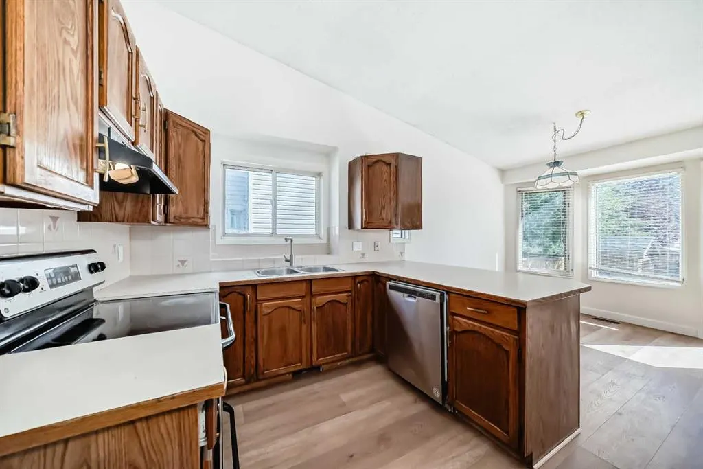 331 Sunvale Drive SE