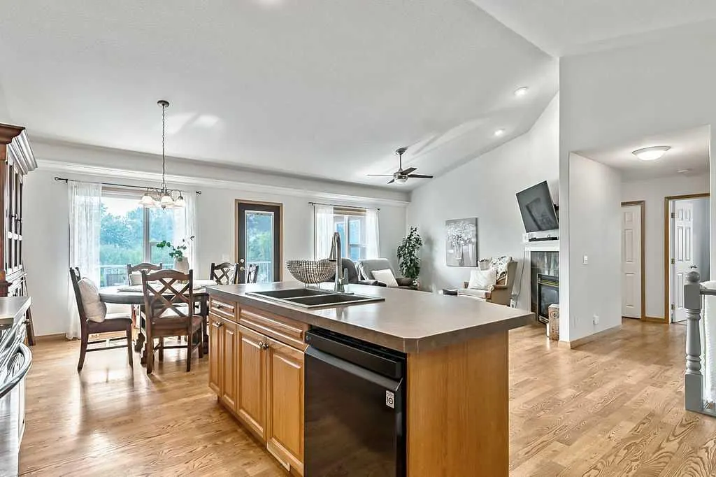 316 Lineham Acres Drive NW