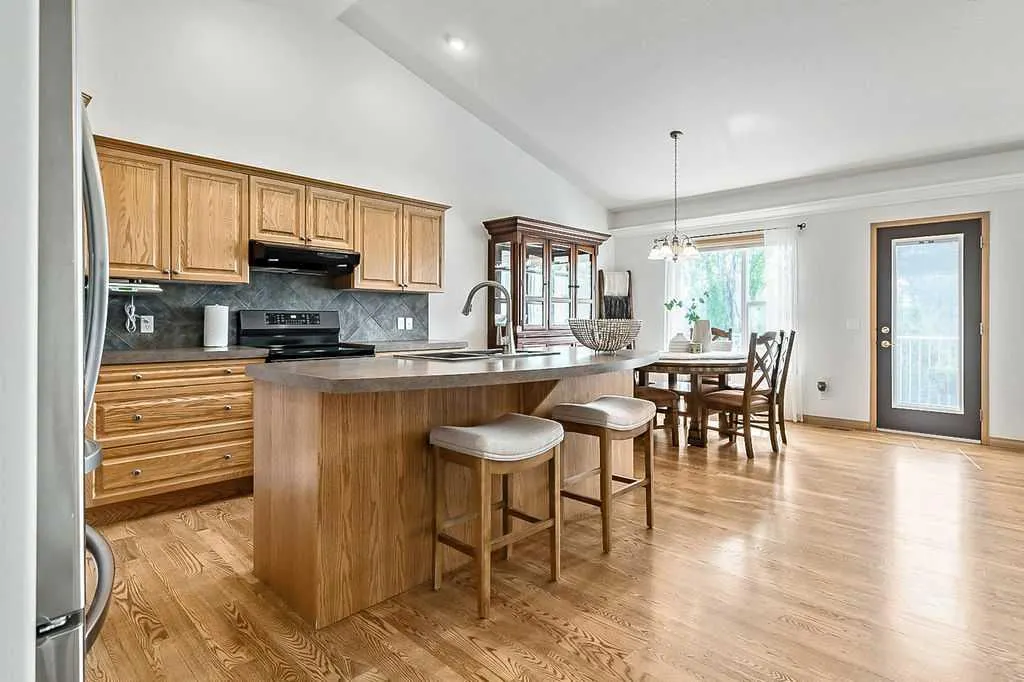 316 Lineham Acres Drive NW